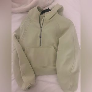 Light green scuba zip lululemon. Size XS/S